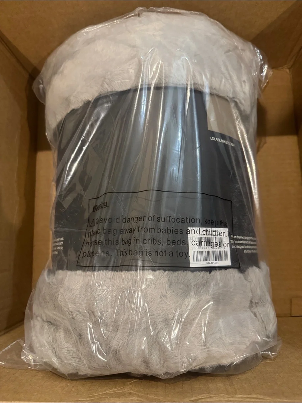 Lola Blankets/Silver Linings/Faux Fur Throw/Blanket/Size L/NWT/NIB/SEALED! NEW!